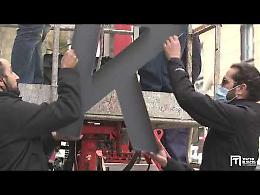 Teatro San Ferdinando, la storica insegna riaccende la piazza
