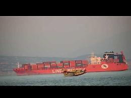 Canadair nel golfo di Napoli