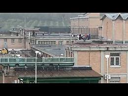 Coronavirus, colloqui sospesi: detenuti in rivolta al carcere di Fuorni