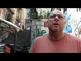 Uccide la madre a Napoli, le voci del quartiere