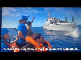 Spari della Guardia Costiera libica durante un salvataggio