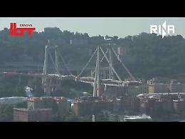 Ponte Morandi, il momento dell'implosione