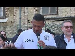 Napoli, Juan Jesus parla di razzismo tra i bambini e si commuove