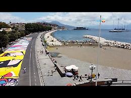 I colori della street art sul lungomare di Napoli