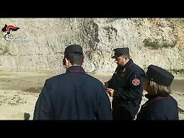 Caserta, cava illegale nel parco regionale: sigilli e perquisizioni negli uffici