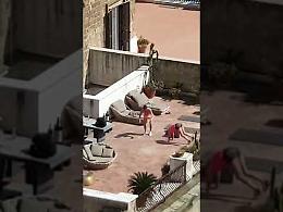 Mertens si allena con la moglie