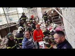 Crollo nella chiesa di San Paolo Maggiore, operai feriti