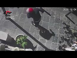 Turista inglese rapinato ai Quartieri Spagnoli, un arresto