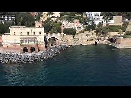 Effetti della quarantena a Napoli, il mare di Posillipo come ai Caraibi