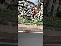 Operai Whirlpool in piazza, corteo fino al consolato Usa