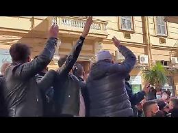 Napoli, ambulanti protestano davanti alla Regione