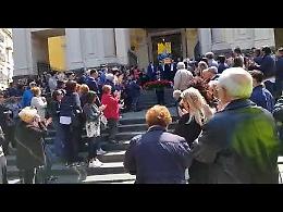 Folla a Castellammare per i funerali di Lello Radice