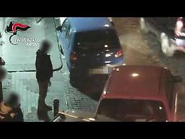 Stretta sui parcheggiatori abusivi, 83 denunciati: spunta il "tariffario"