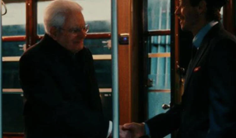 Milano Cortina, Mattarella e lo &ldquo;show" in tram con Valentino Rossi per la cerimonia/VIDEO