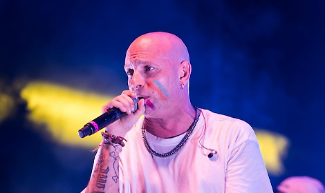 Clementino festeggia 20 anni di carriera: &laquo;La musica mi ha salvato la vita&raquo;