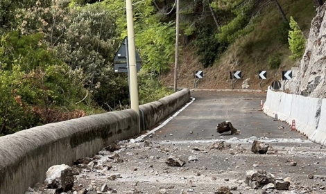 Forte pioggia, caduti massi su statali Amalfitana e Sorrentina