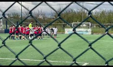 Domenica di silenzio  sui campi di calcio di Napoli: lutto per Diego De Vivo