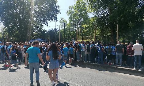 Tifosi già in fermento aspettando i campioni d'Italia