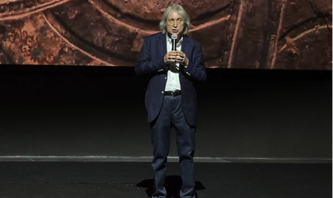 Al cinema con Vanzina: danno alla proiezione e lui si arrabbia