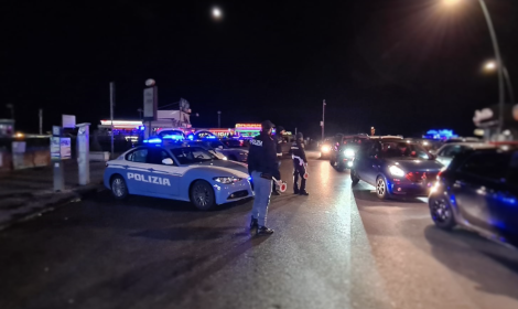 Lite per un parcheggio, 16enne accoltellato