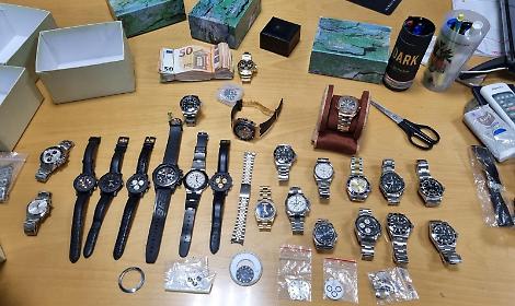 Orologi di lusso rubati e venduti all'estero, 9 arresti
