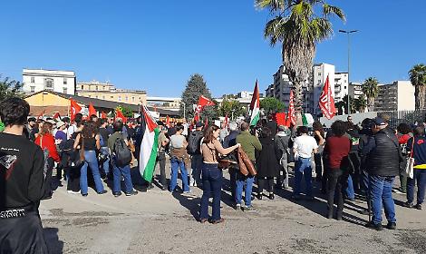 Pro Pal arrestati, presidio di manifestanti davanti al tribunale