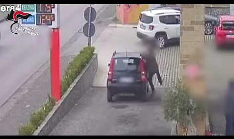 Aggredisce la ex al distributore di benzina, arrestato 49enne. Il video