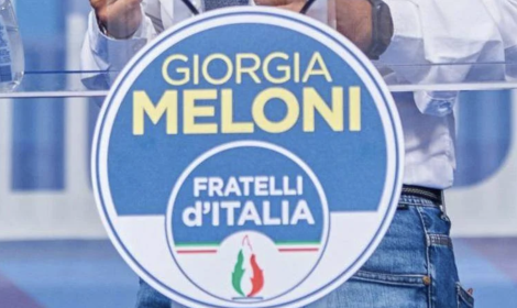 Cori fascisti in sede FdI, commissariati i giovani a Parma: «Ferma distanza da estremismo»