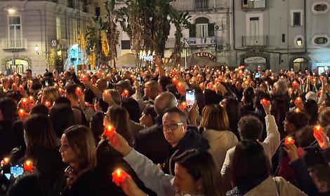 A Napoli il macabro Halloween spazzato via dalle luci dei cattolici