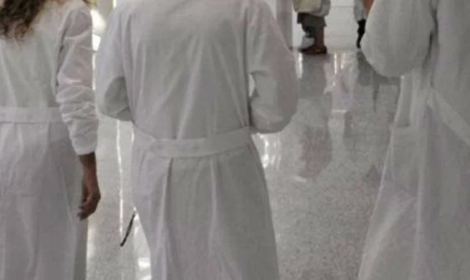 Sanità, firmato contratto per 137mila medici e sanitari: aumenti medi di 491 euro al mese