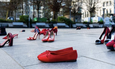 Femminicidio, la Camera approva all'unanimità il ddl: ecco il nuovo reato