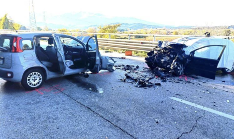 Tragico incidente sulla Statale: tre donne morte nello scontro frontale tra due auto