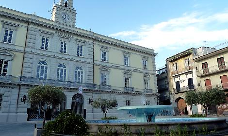 Si dimettono 14 consiglieri, in arrivo il commissario