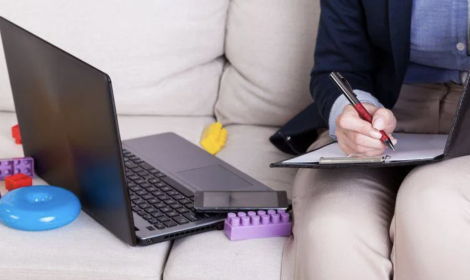 Bonus mamme lavoratrici, c'è tempo fino al 9 dicembre per richiederlo: cosa fare e a chi spetta