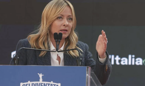 Meloni ad Atreju: &laquo;Italiani si fidano del governo&raquo;. Stoccata a Schlein: &laquo;Chi non viene qui non ha contenuti&raquo;