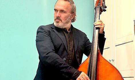 The Voice Senior, Tiziano Cavaliere si aggiudica la finalissima col suo contrabbasso