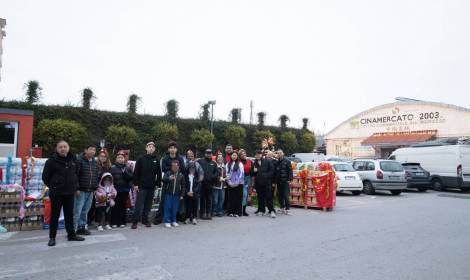 La comunit&agrave; cinese di Cinamercato : un ponte di aiuti per il Natale delle famiglie di Gianturco