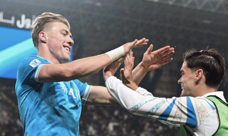 Neres e Hojlund, Napoli in finale