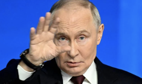 Putin incontra la stampa: &laquo;Ucraina si rifiuta di porre fine a guerra con mezzi pacifici&raquo;