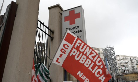 Napoli, sit-in medici e infermieri Santobono su interdizione parcheggio