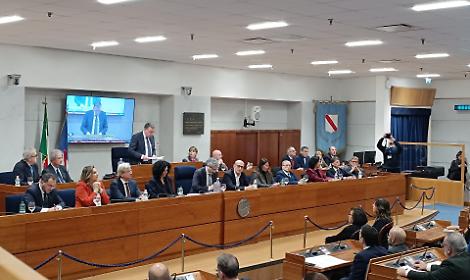 Fico presenta la sua Giunta al Consiglio regionale