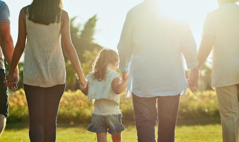 Il mito della felicit&agrave;: siamo pi&ugrave; infelici o solo pi&ugrave; esigenti?