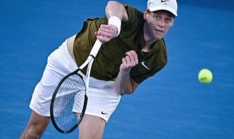 Sinner cede al quinto set, in finale va Djokovic