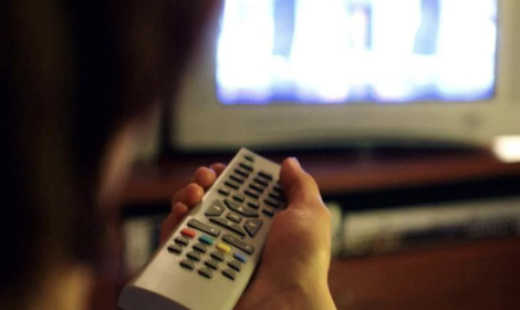 La tv spazzatura non cade dal cielo: chi l&rsquo;ha voluta?