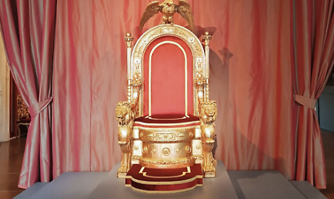 Il trono torna a Palazzo reale con una nuova datazione