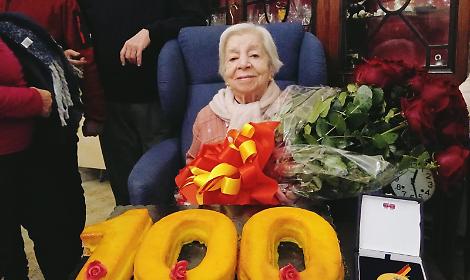 I primi cento anni di nonna Carmela, rose rosse dal sindaco