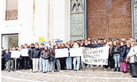 Chiusura Liceo Alberti, genitori in piazza