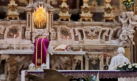 Napoli: torna la messa in latino