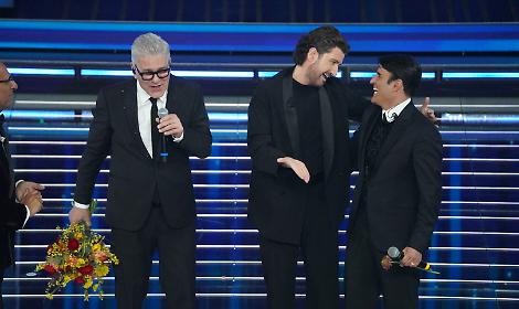 Sanremo, Napoli comanda anche nella notte delle cover