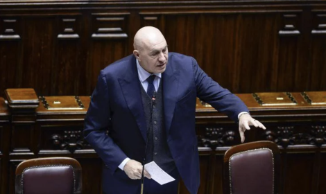 Iran, Crosetto: &laquo;Situazione drammatica, da decenni mai come ora su orlo dell'abisso&raquo;